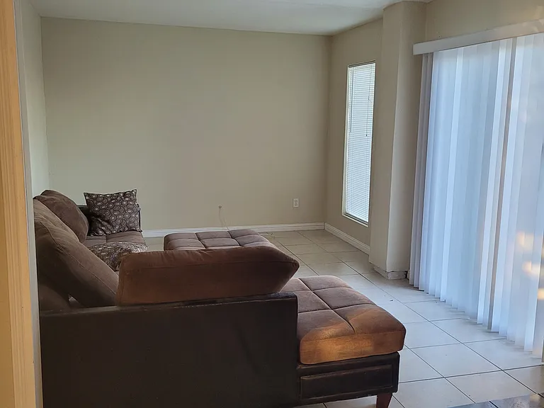 8525 Vinmar Ave — Photo 11