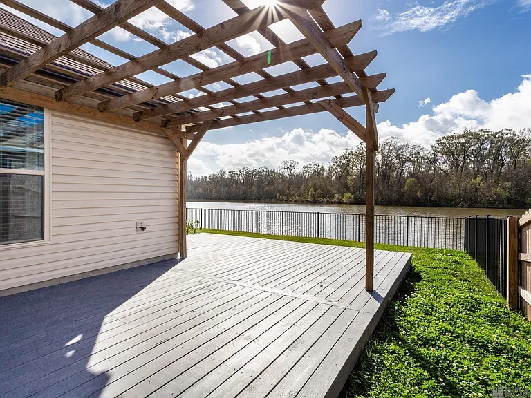 6356 Lake Edge Dr — Photo 16