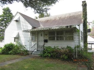 611 N College St, Salem, IL 62881
