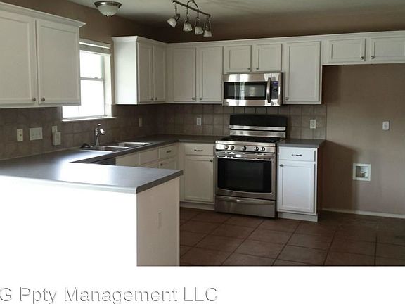 3rd image of 905 Mammouth Ct