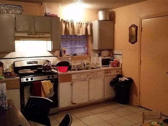 2nd image of 2342 Lucas Dr