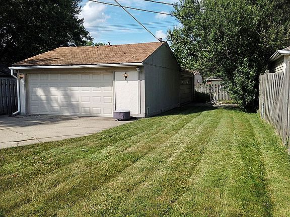5th image of 23529 Elmira St