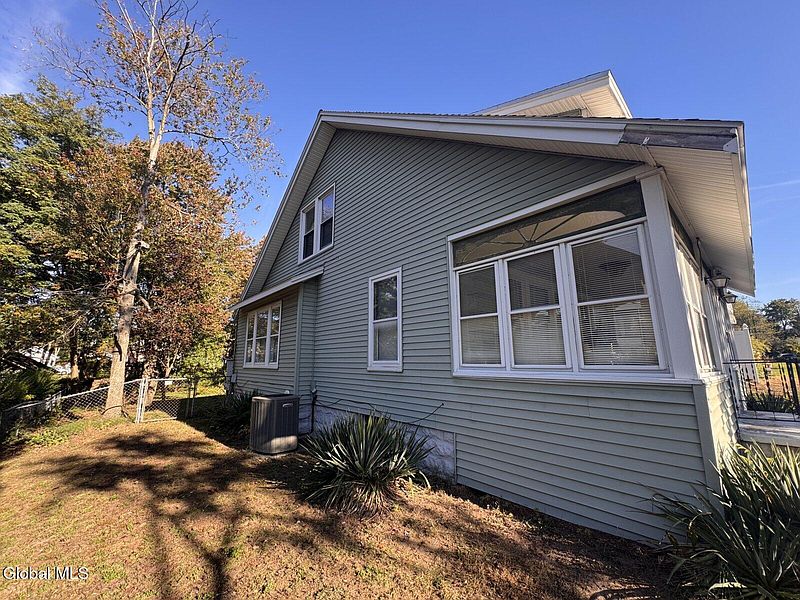 4th image of 13 Corlaer Avenue