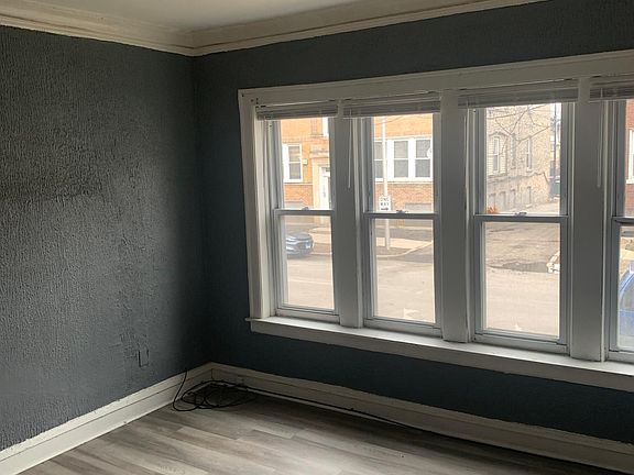 2nd image of 909 W 77th St #1