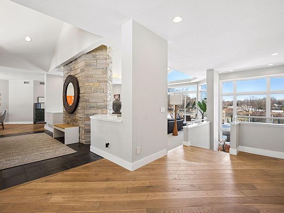 4th image of 525 Navajo Rd W