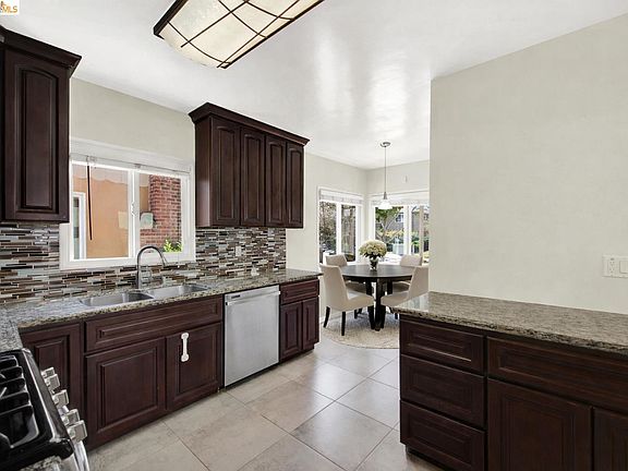 3rd image of 670 Estudillo Ave