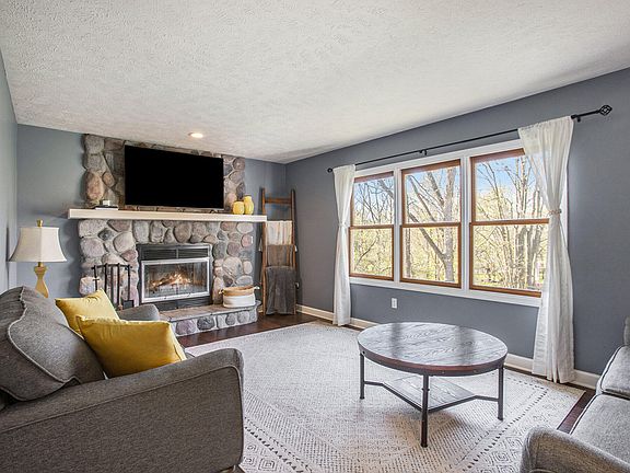 3rd image of 2139 Gingerwood Ct SE