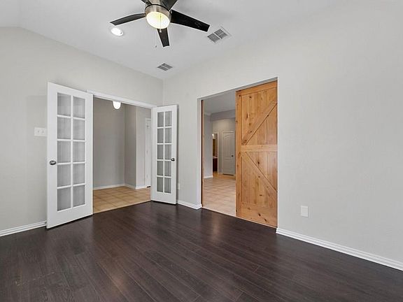 4th image of 2321 Aurora Dr