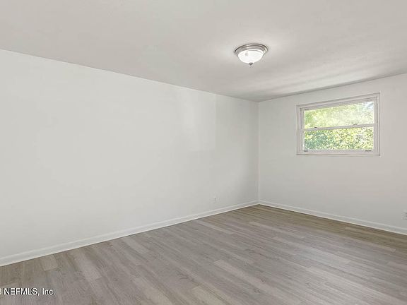5th image of 2351 BARRY Drive S