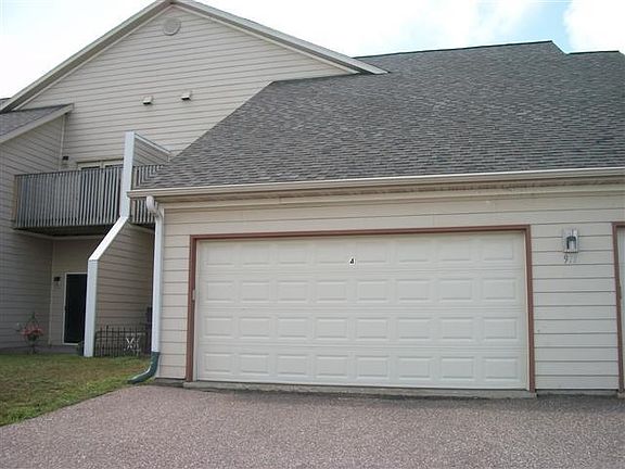 4th image of 911 Herriott Dr #4