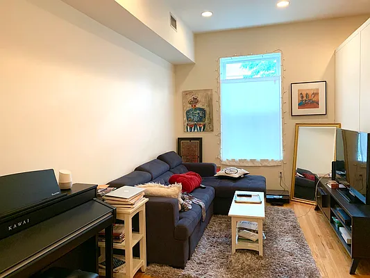 Rented by R New York | media 8