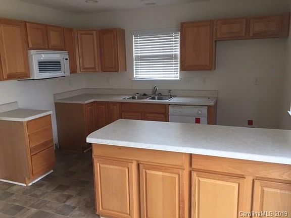 3rd image of 123 Summerwood Dr