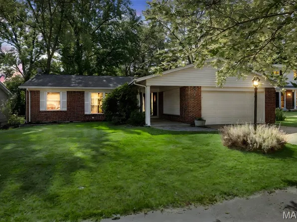 12746 Saddlemaker Ct, Maryland Heights, MO 63043