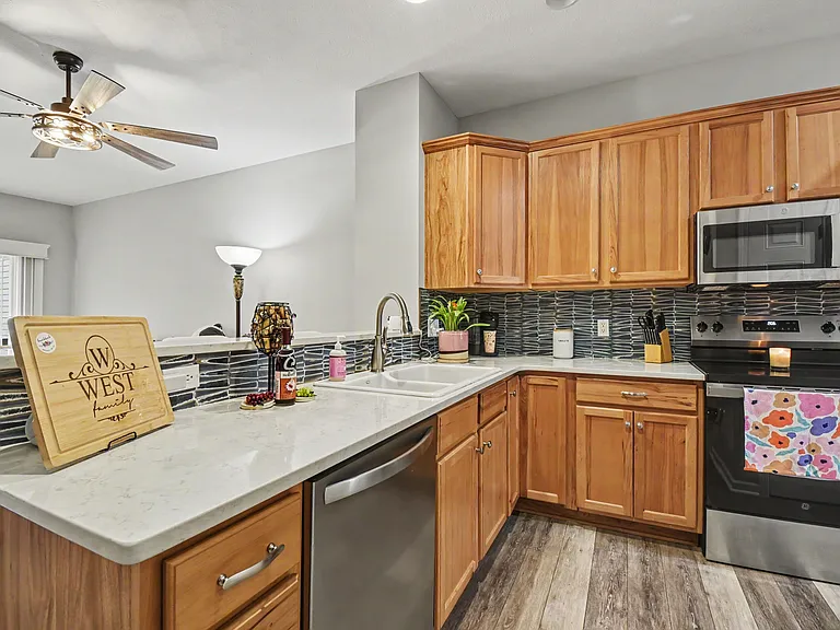 660 Braeside Dr SE — Photo 8