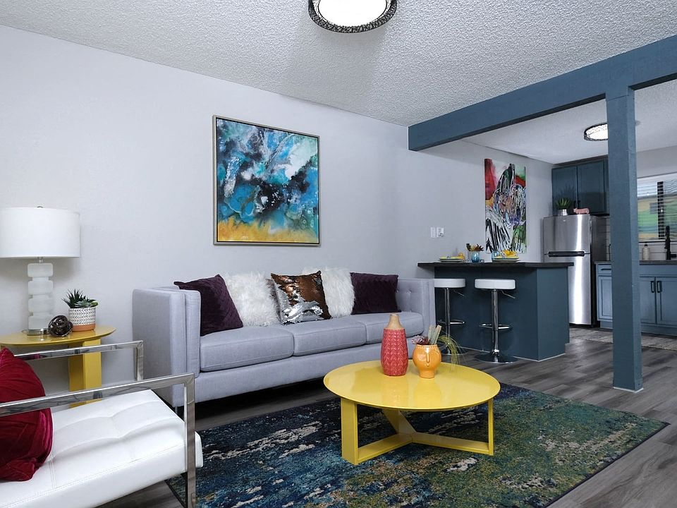 Fusion Apartments - Living Room