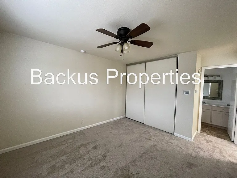 525 Victor St — Photo 10