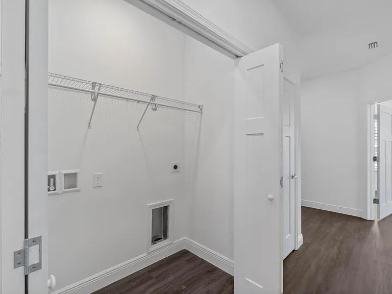 513 Hill Ln — Photo 11