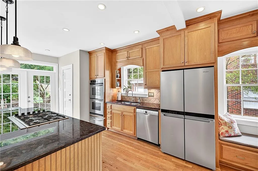 3 bed, 2.0 bath, 1963 sqft, $4,250 — Photo 3
