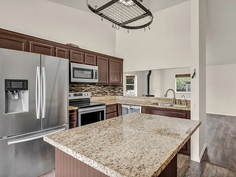 17575 Parrot Dr — Photo 4