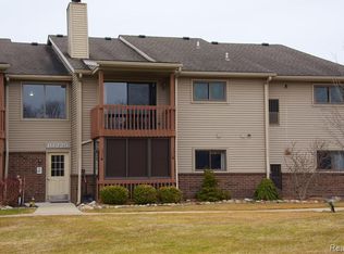 10225 Nancys Blvd APT 60, Grosse Ile, MI 48138