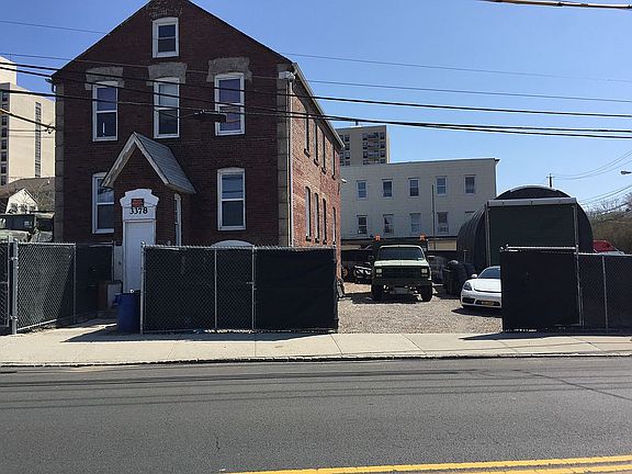 2nd image of 3378 Richmond Ter