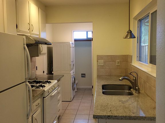 5th image of 1194 Lexington St