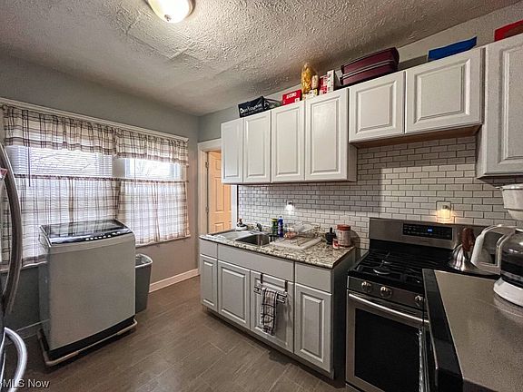 3rd image of 10302 Manor Ave