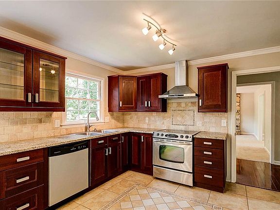 5th image of 1910 Hamlin Dr SW