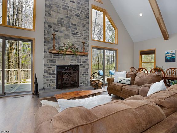 5th image of 739 Aster Dr