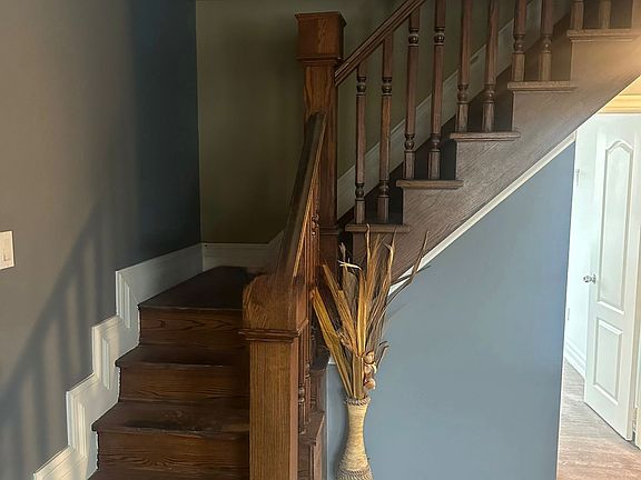 4th image of 405 Westmount Ave
