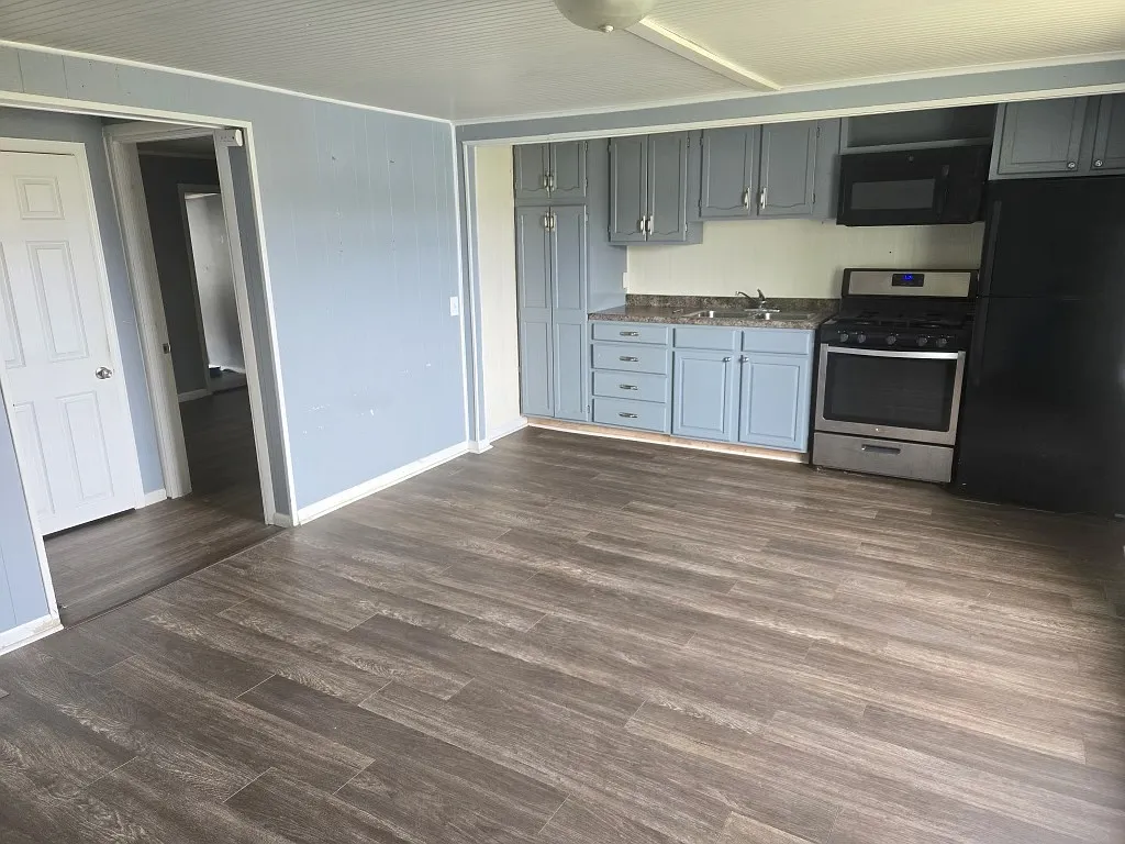 Building Photo - 308 E Railroad St #2
