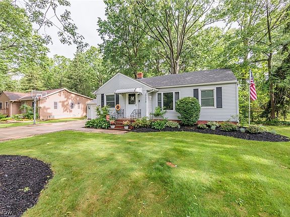 3rd image of 27378 Dunford Ave