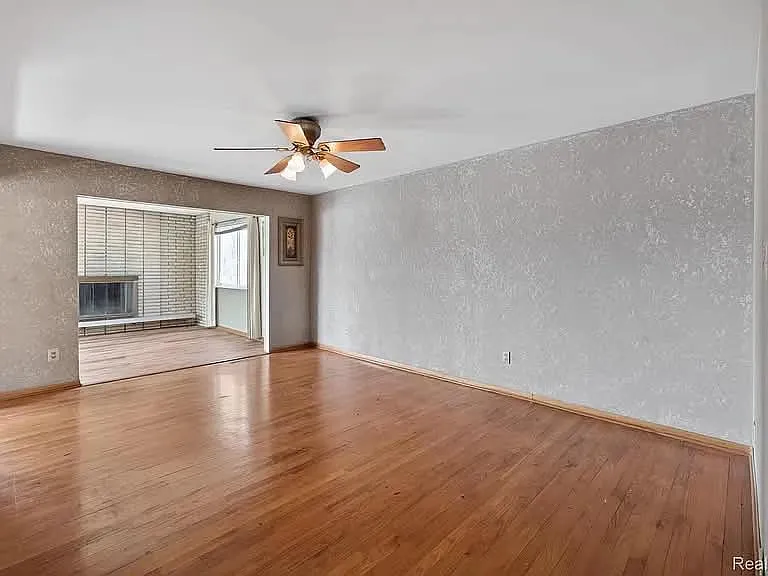 15226 Everly St — Photo 3