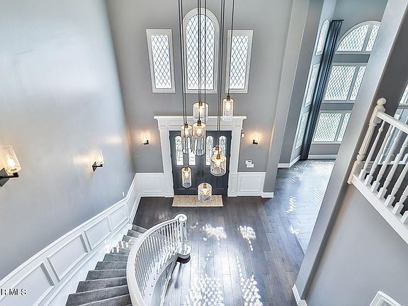5th image of 5457 Villawood Cir