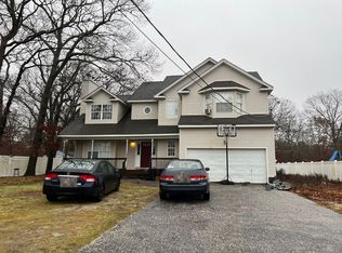 195 N Washington Ave, Centereach, NY 11720