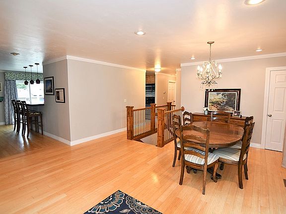 2nd image of 1010 Hillview Dr