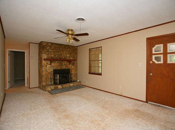 3rd image of 233 Shawnee Ct