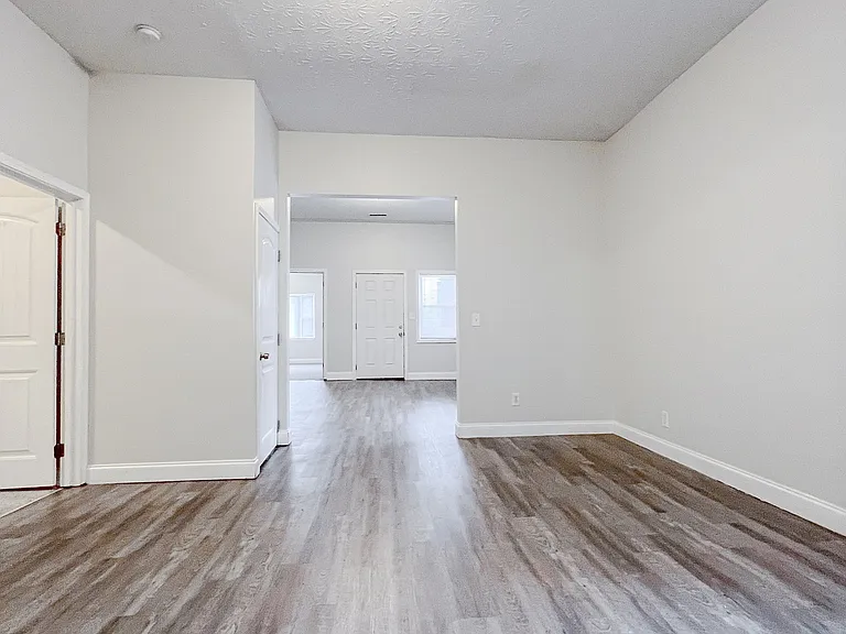 1618 E Main St — Photo 4