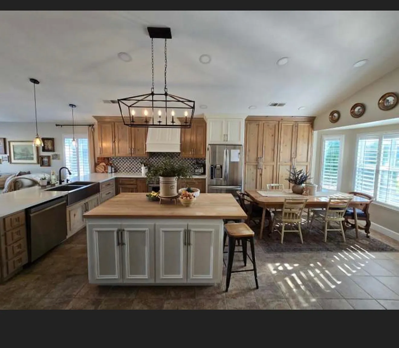 4 bed, 1640 sqft, $3,000 — Photo 2