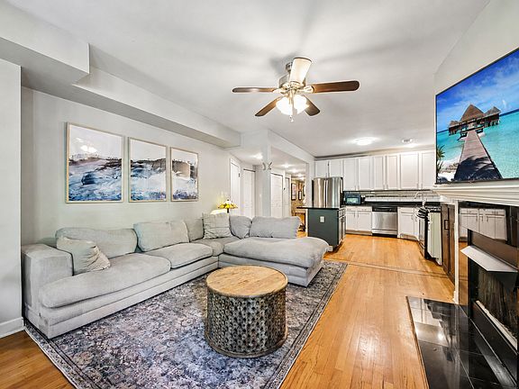 4th image of 3011 W Gunnison St #1W