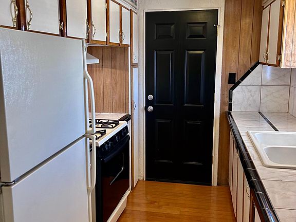 3rd image of 2212 E SWEETWATER Avenue E