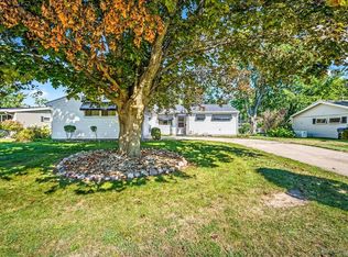 906 Parmon Rd, Bloomington, IL 61701