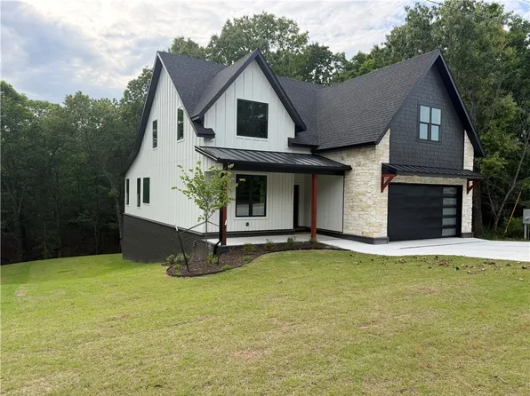 2453 N Double Springs Rd, Fayetteville, AR 72704