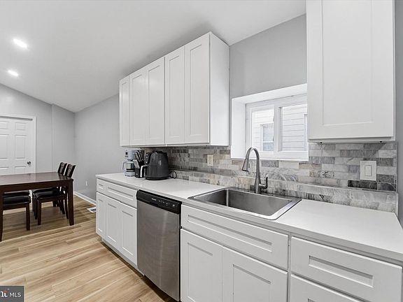 5th image of 47 E High St