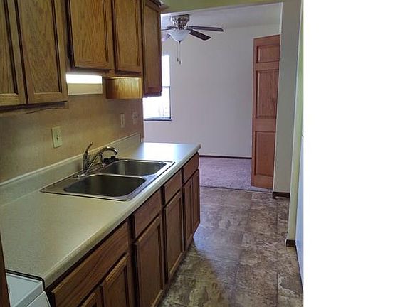5th image of 601 W Saint Clair St