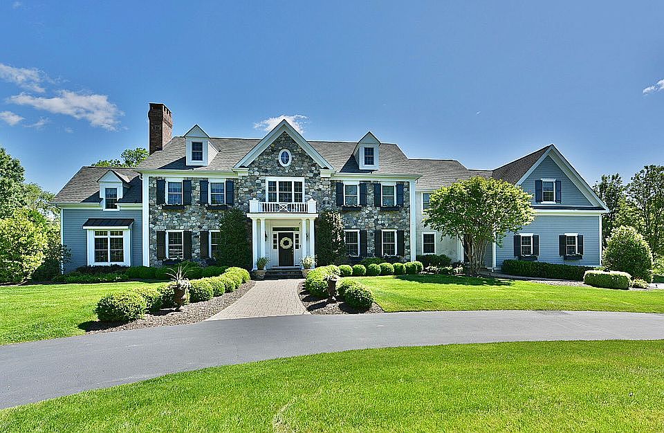 5+ acres, great neighborhood