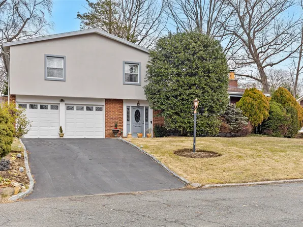 20 Hunt Path, New Rochelle, NY 10804