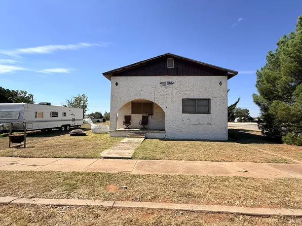 945 Hickory St, Colorado City, TX 79512