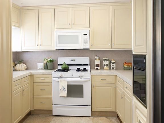 2nd image of 1406 Brett Pl Unit 315