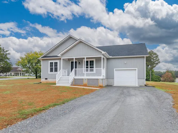 11 Longwood Dr, Bracey, VA 23919